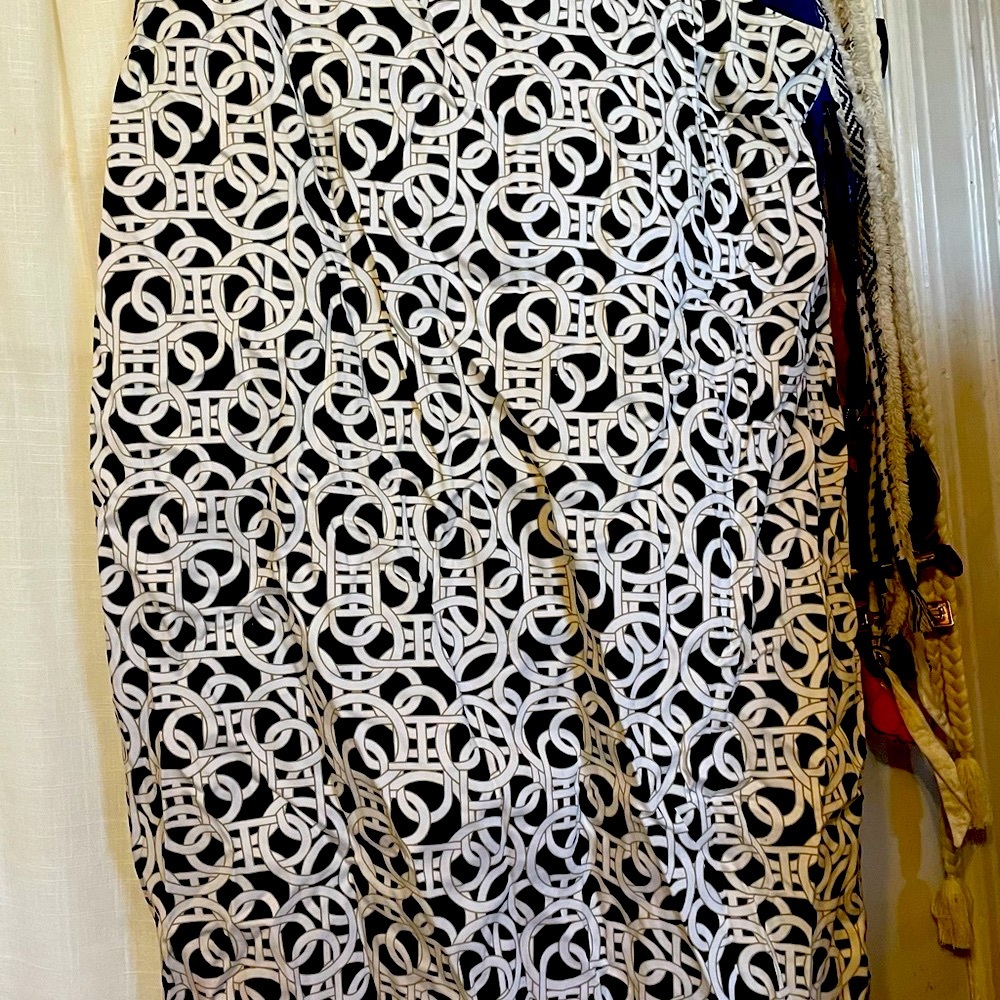 CLEARANCE SALE      geometric print shift dress